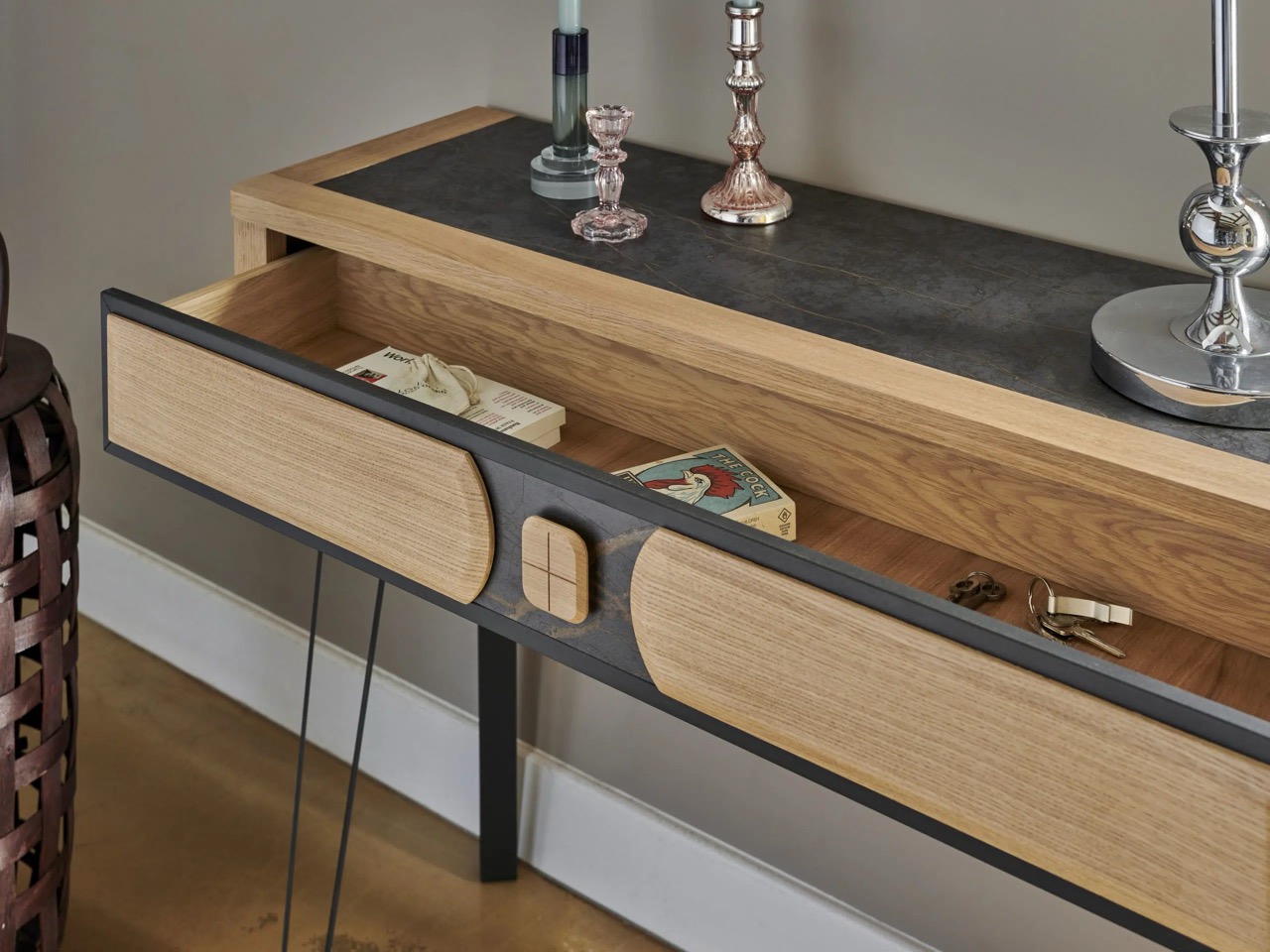 DanjouBoda-Console-Omega-Girardeau